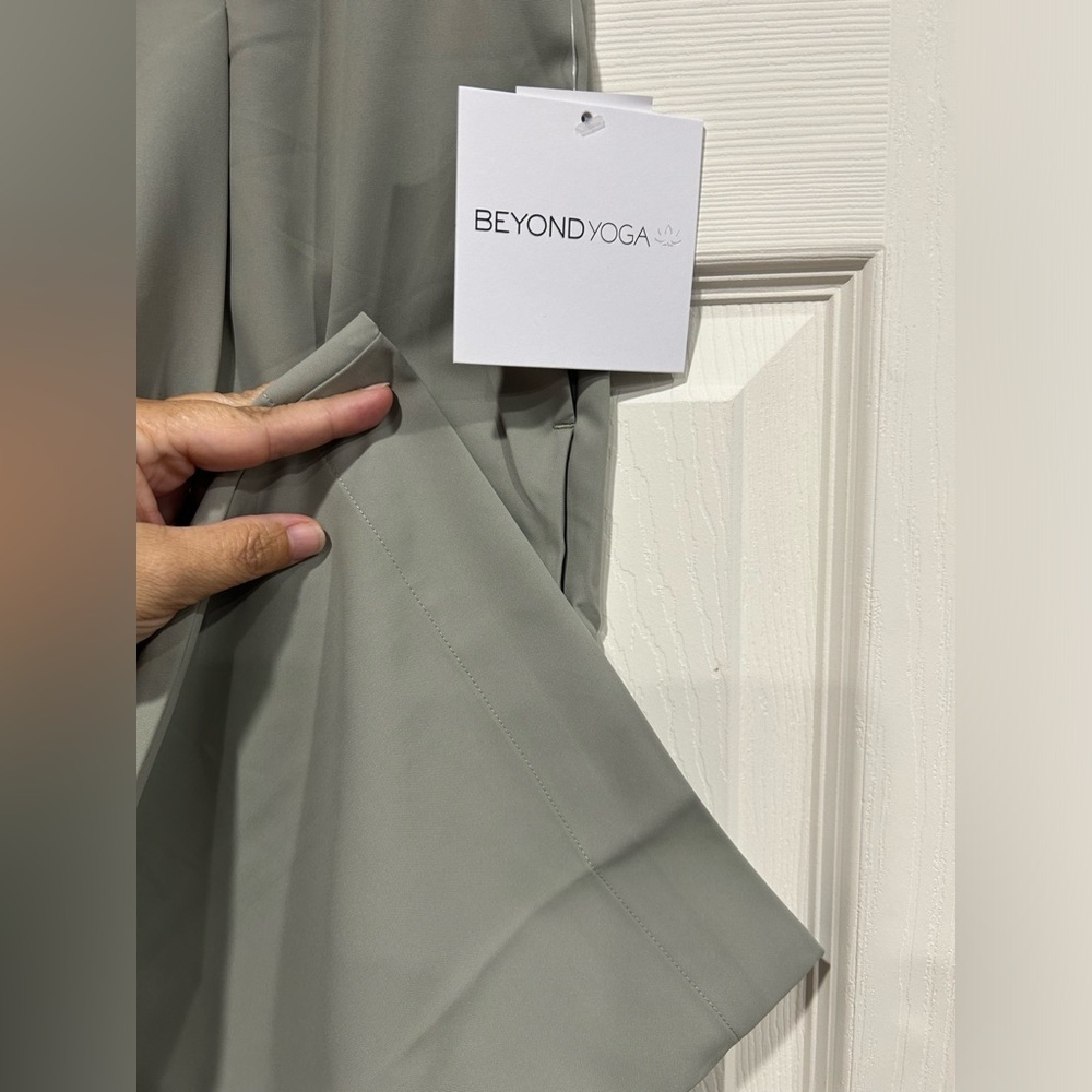 Beyond Yoga Women's Large Status Wide Leg Trouser Grey Sage Green NWT - Picture 4 of 8